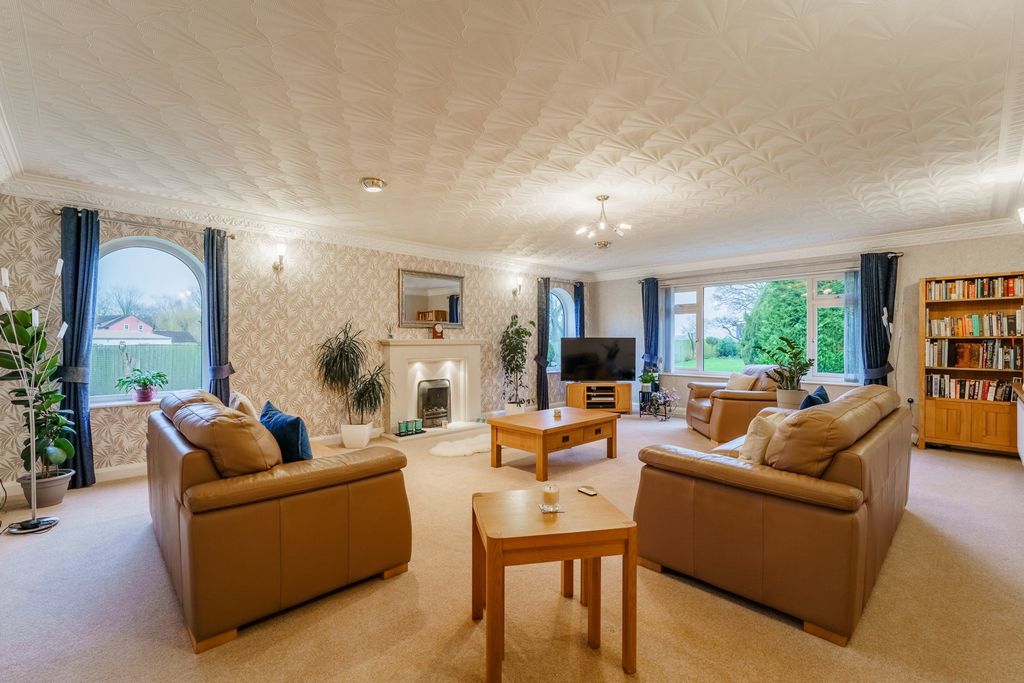 Property photo 2 of 35