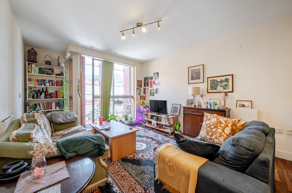 Property photo 2 of 16 1503779-9-6A7Db04...