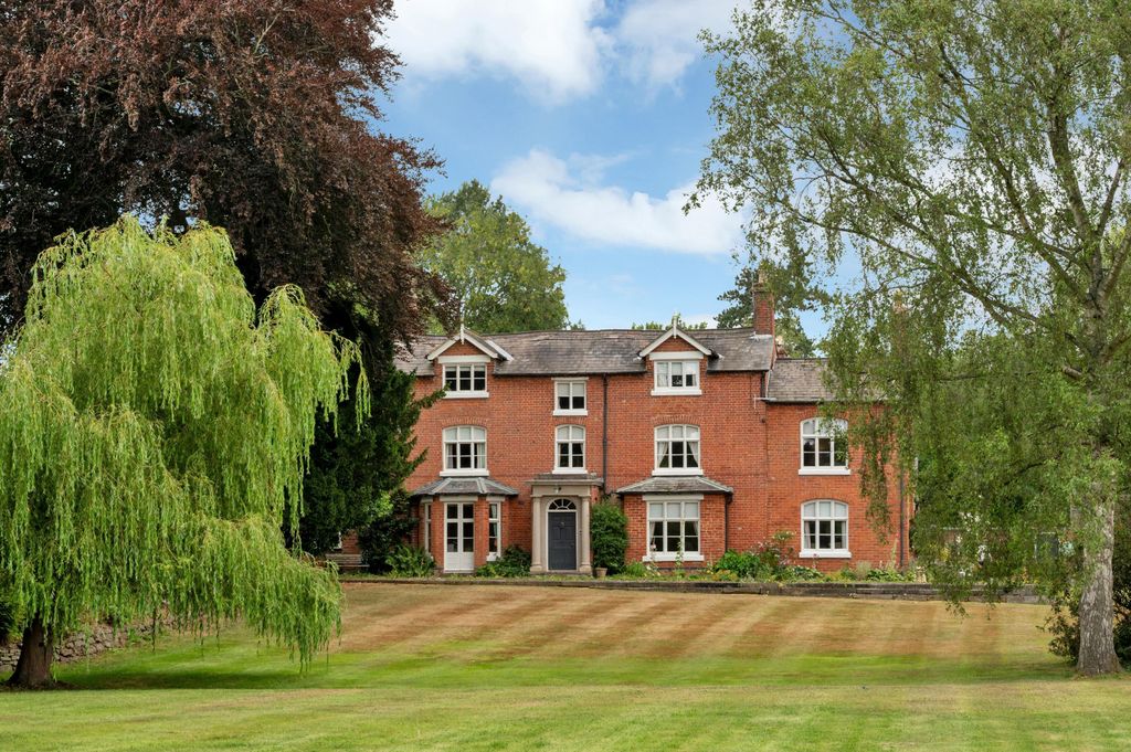 Property photo 3 of 34 Sandon House