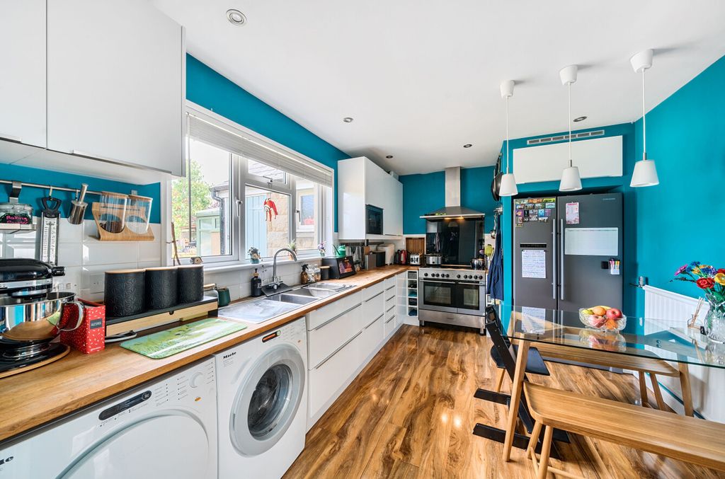 Property photo 2 of 16 13212714687E3F49Bbf73