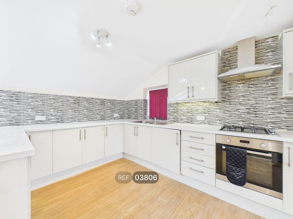 Property photo 2 of 15 Kitchen / Dining Room