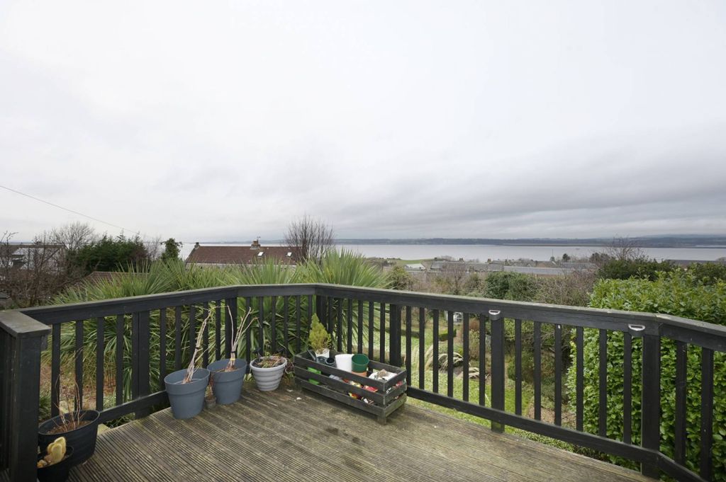 Property photo 2 of 40