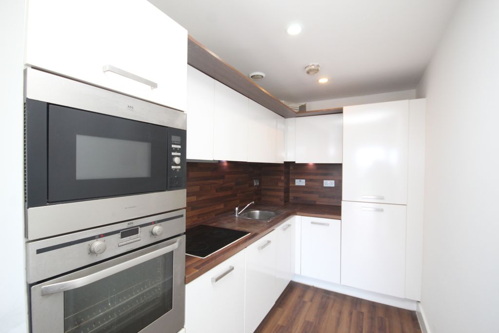 Property photo 1 of 8 Fairbanks Court, Wembley, Middlesex, Ha0