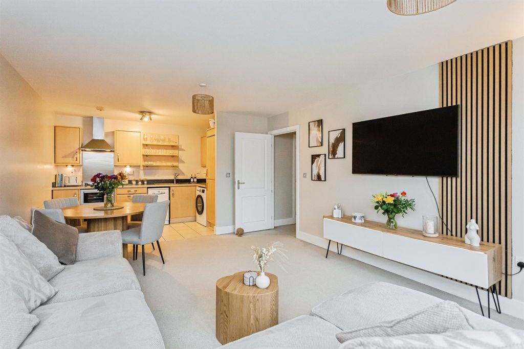 Property photo 3 of 20