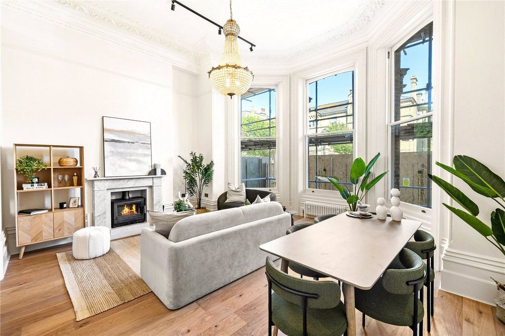 Property photo 3 of 24 Picture 3