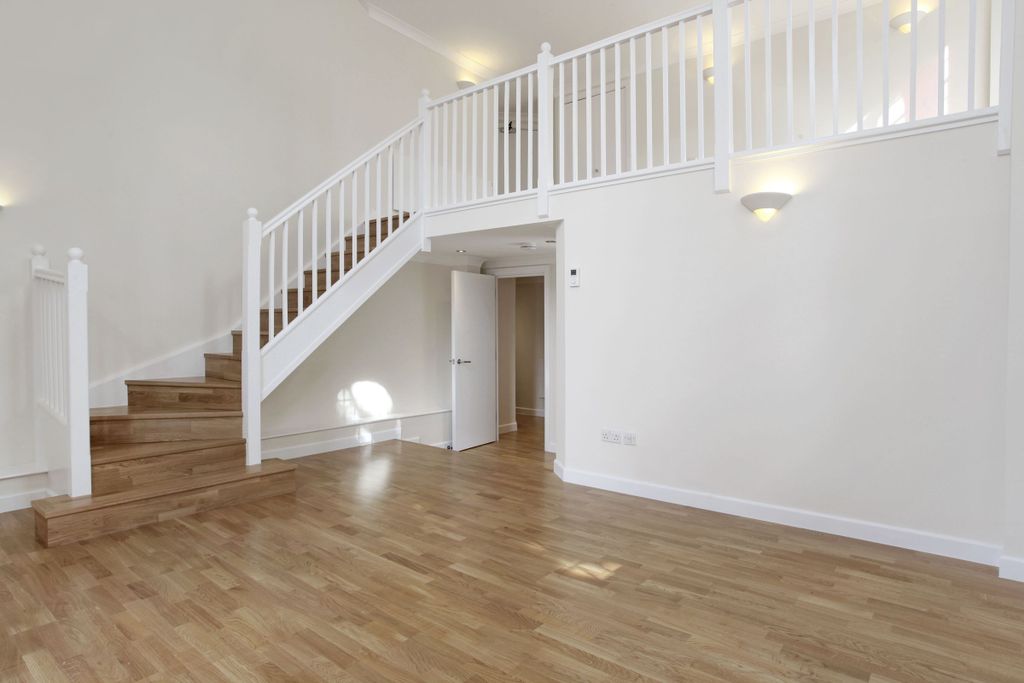 Property photo 3 of 10 Living_Room