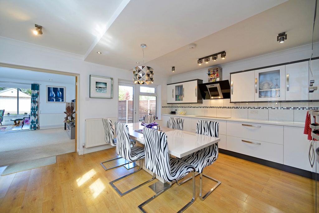 Property photo 2 of 18 Kitchen