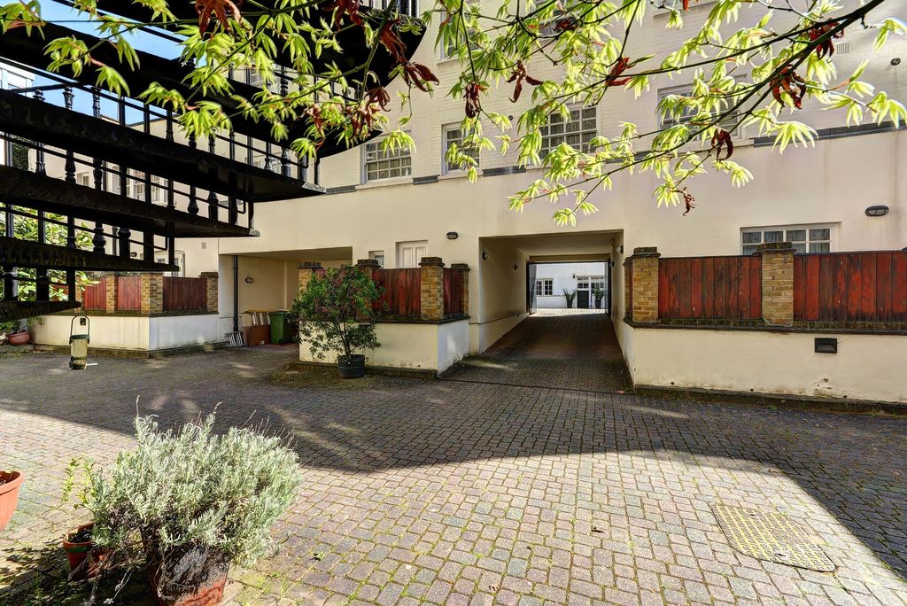 Property photo 2 of 30