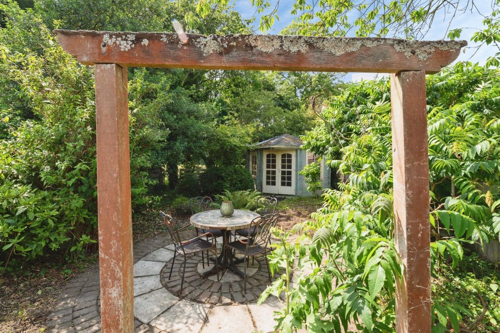 Property photo 3 of 25