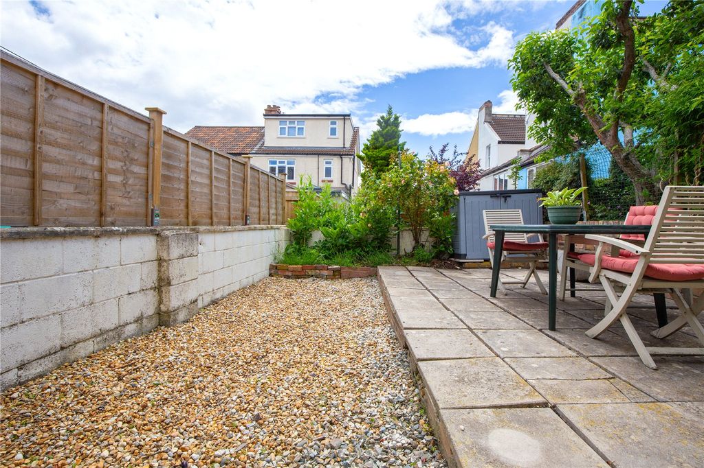 Property photo 2 of 21 Picture No. 10
