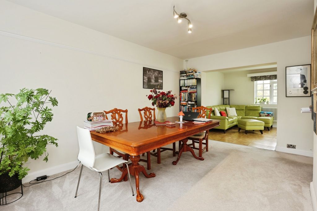 Property photo 3 of 17 Photo