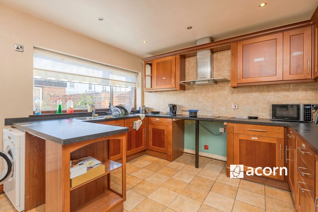 Property photo 3 of 7 Kitchen