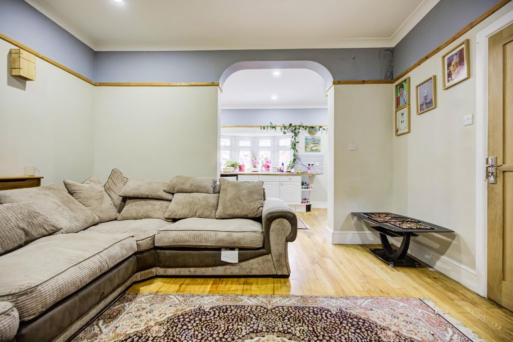 Property photo 2 of 26