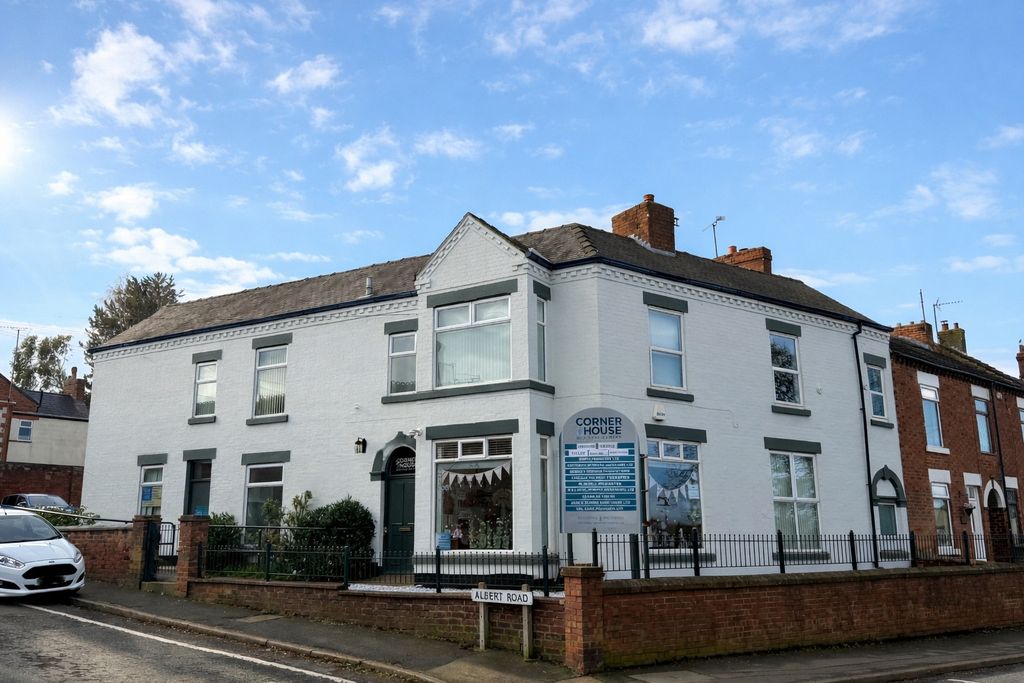 Property photo 1 of 7 Office For Rent