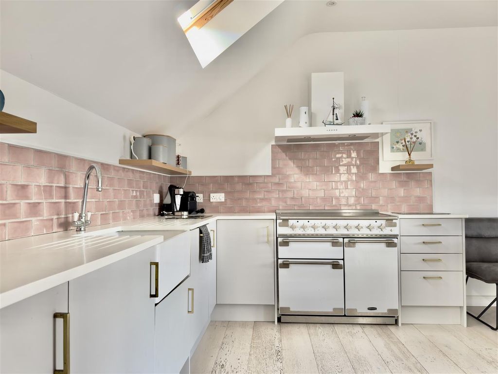 Property photo 2 of 12 Kitchen