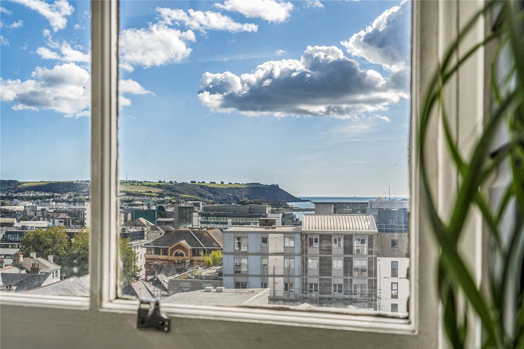 Property photo 2 of 21 Picture No. 12