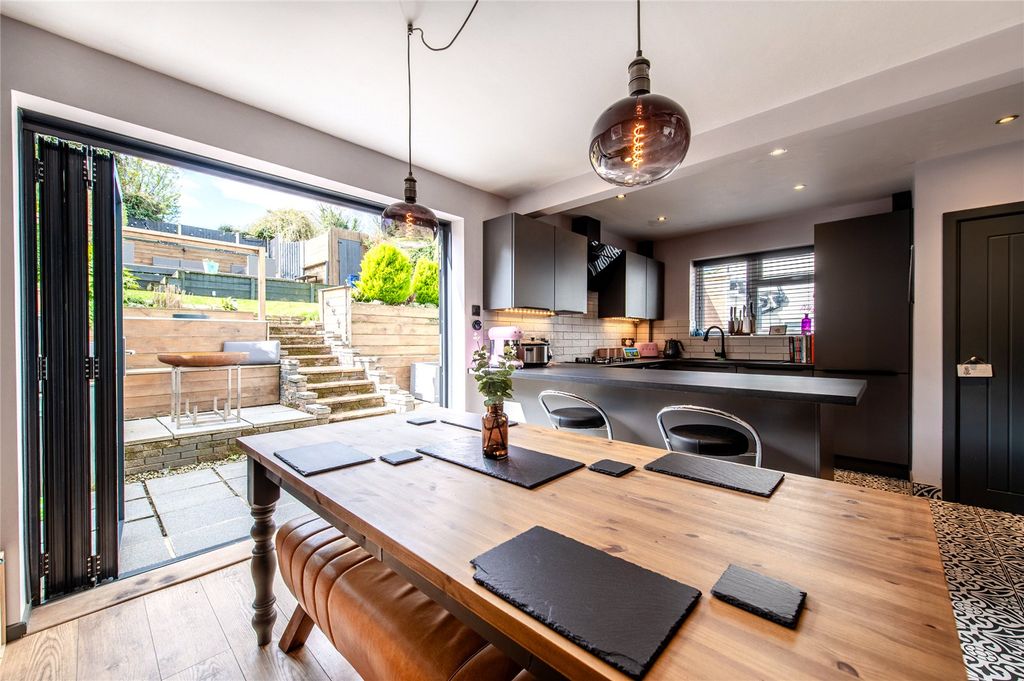 Property photo 2 of 29 Picture No. 14