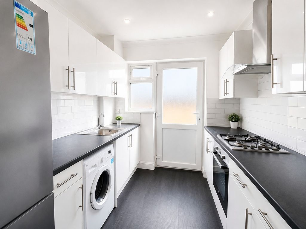 Property photo 1 of 8 Kitchen