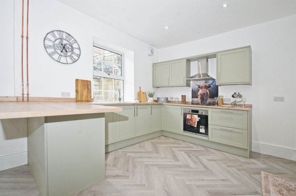 Property photo 3 of 33