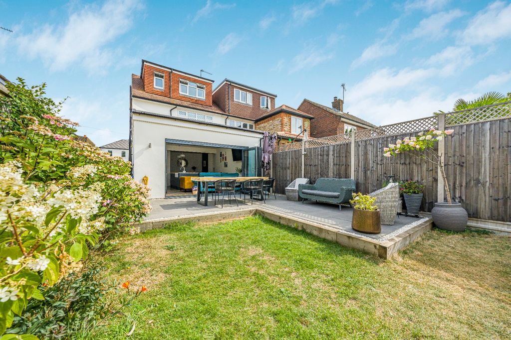 Property photo 2 of 13 1850172