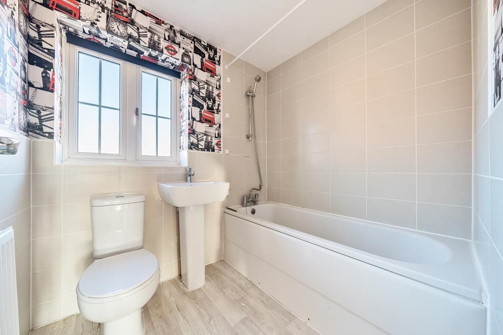 Property photo 3 of 11 Bathroom