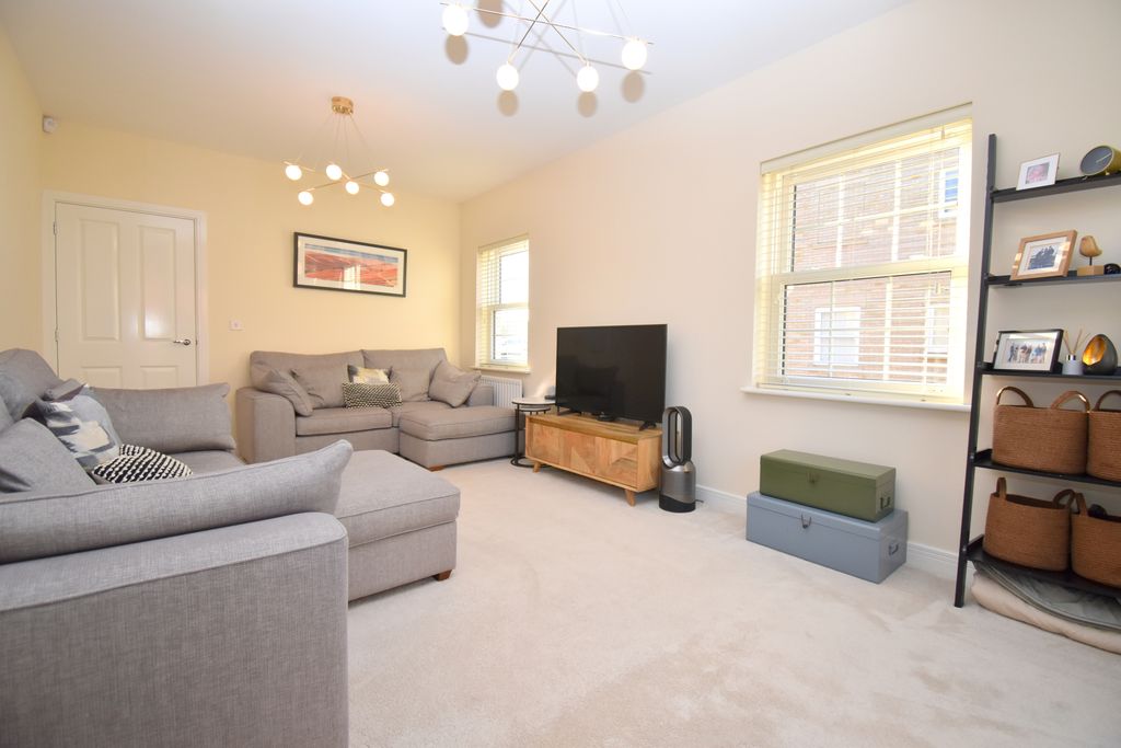 Property photo 3 of 37