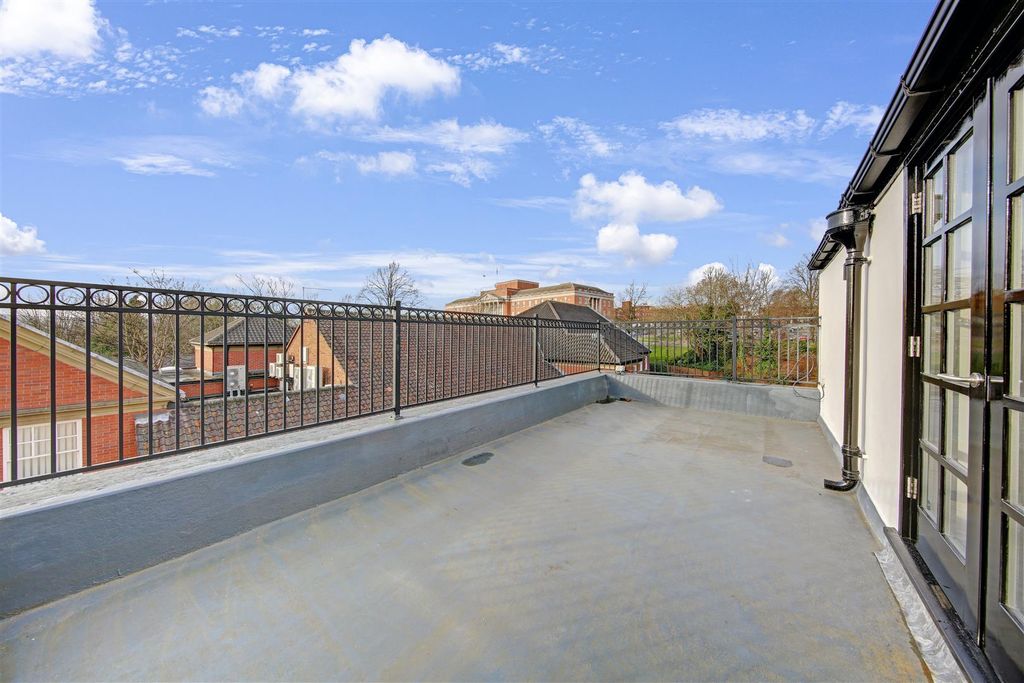 Property photo 2 of 40 Roof Terrace