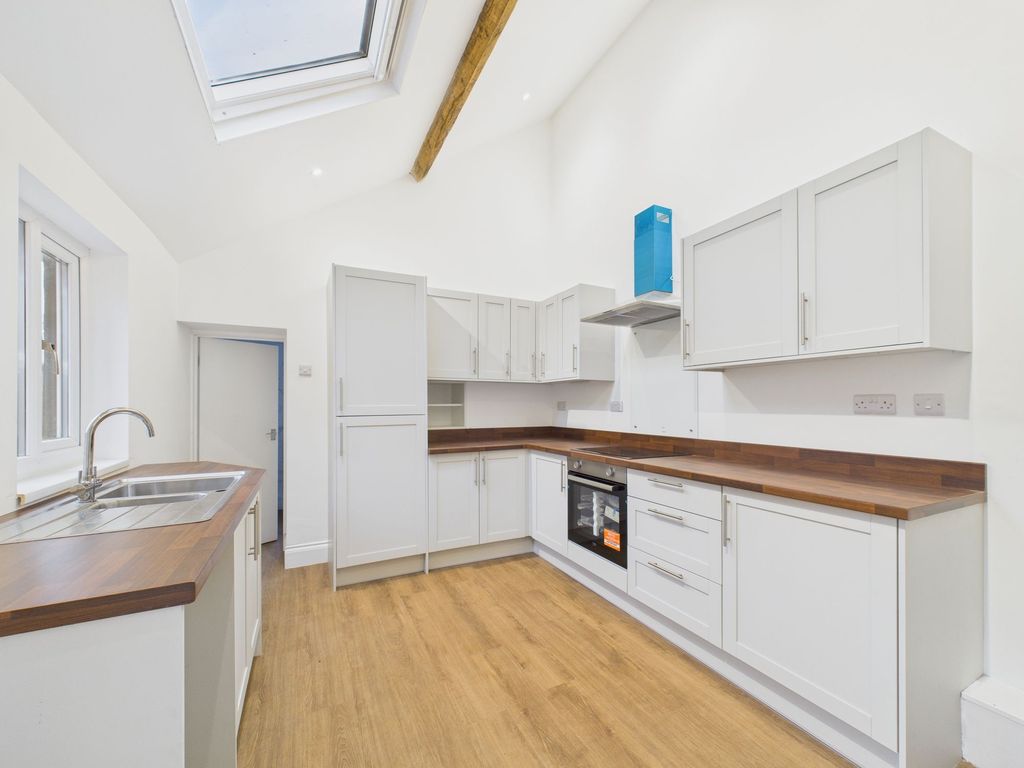 Property photo 3 of 32