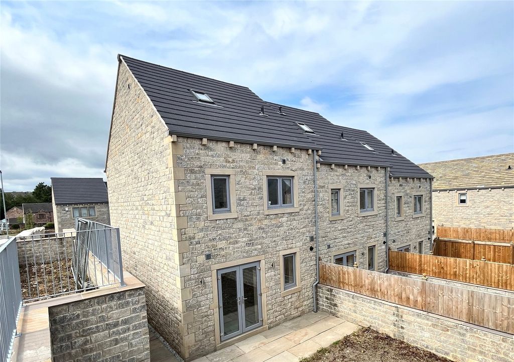 Property photo 2 of 12 Rear