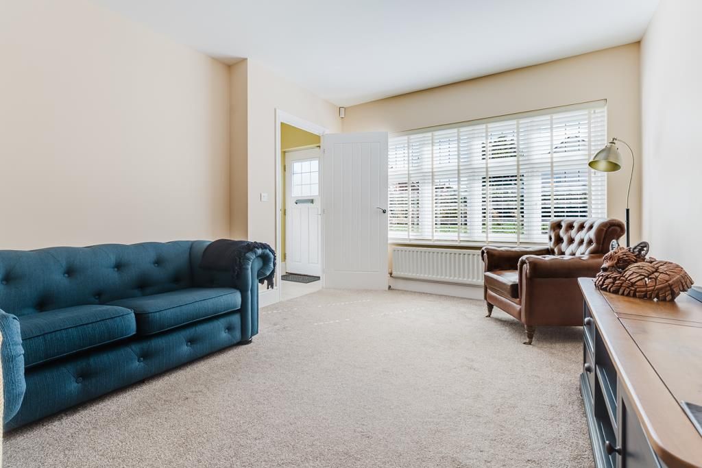 Property photo 2 of 34 24 Dale Crescent, Barton Seagrave (16 Of 34).Jpg