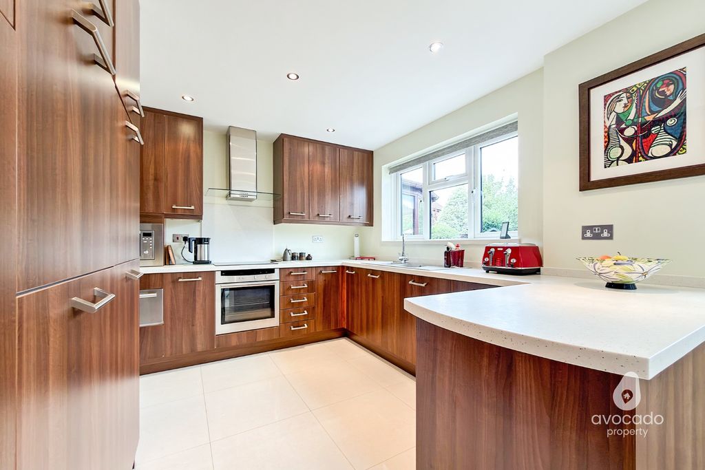 Property photo 3 of 22 5515815
