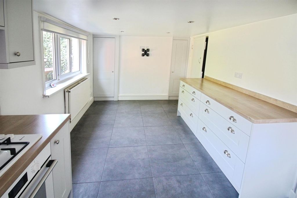 Property photo 3 of 12 Kitchen/Diner