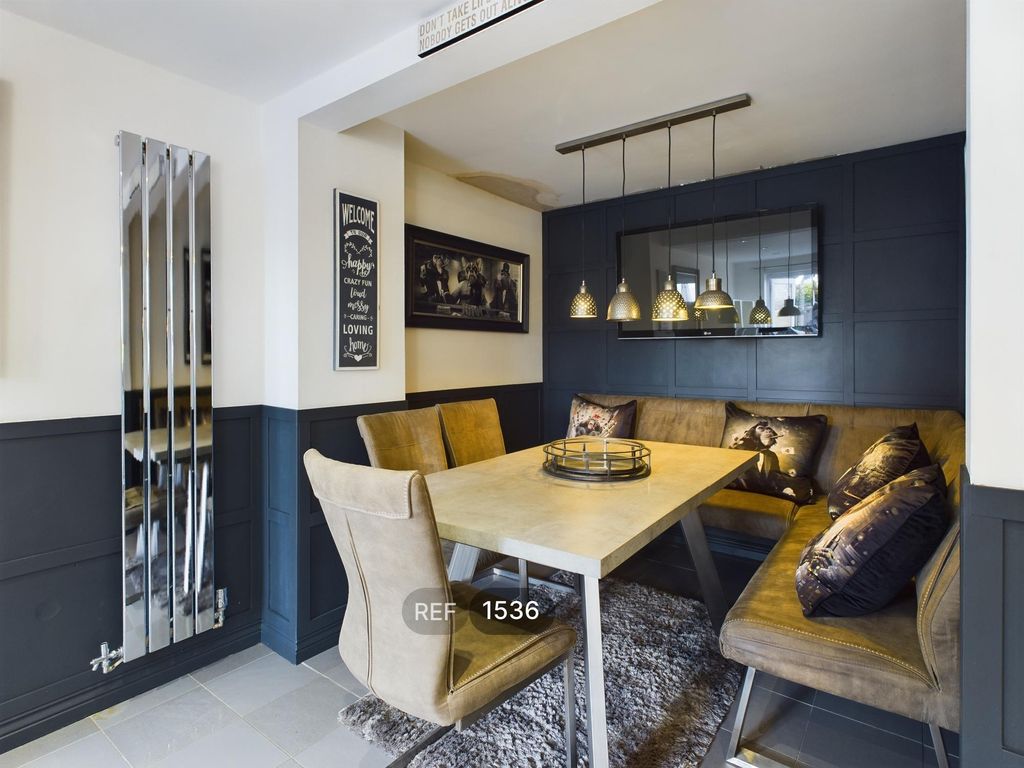 Property photo 3 of 22 Kitchen