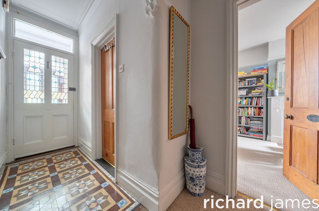 Property photo 2 of 21 Fc2B04Bd79004E24ba11Ebac6F987174