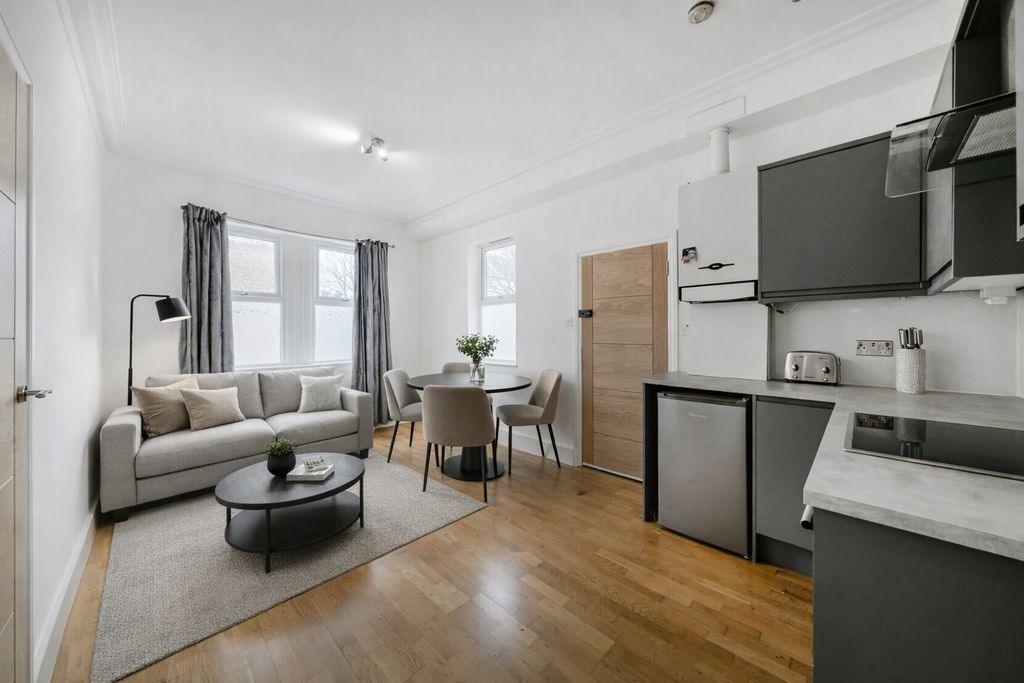 Property photo 2 of 9 Picture No. 16