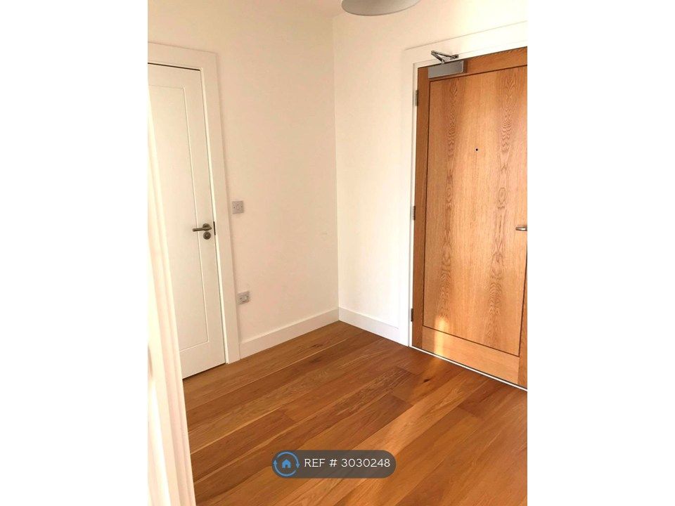 Property photo 3 of 9 Entrance Hall