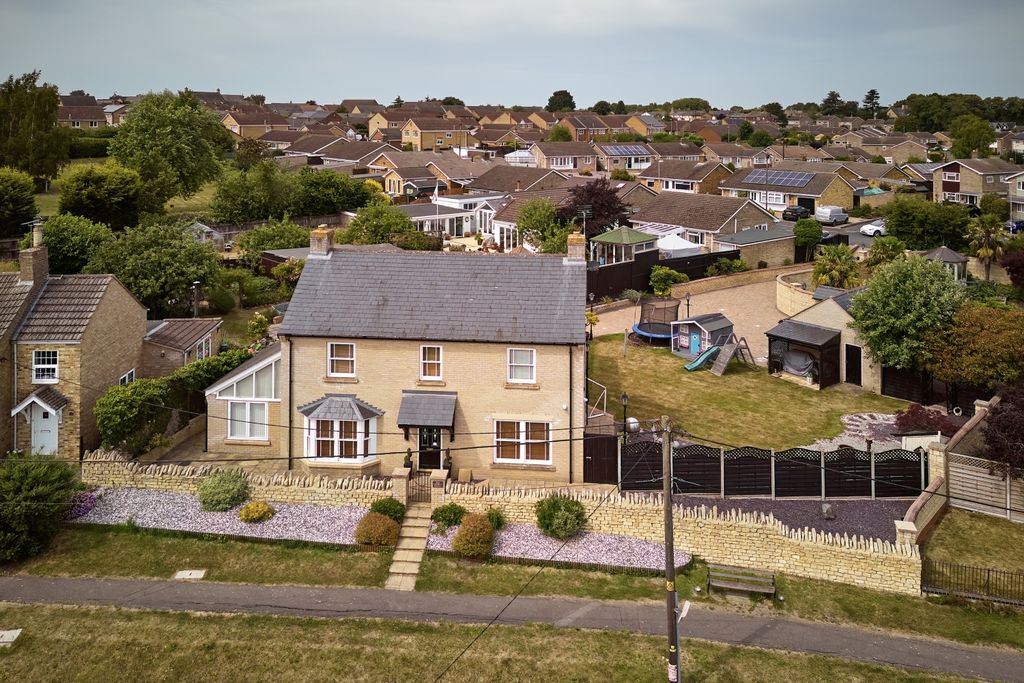 Property photo 1 of 38 15-26A Church St Yaxley-15