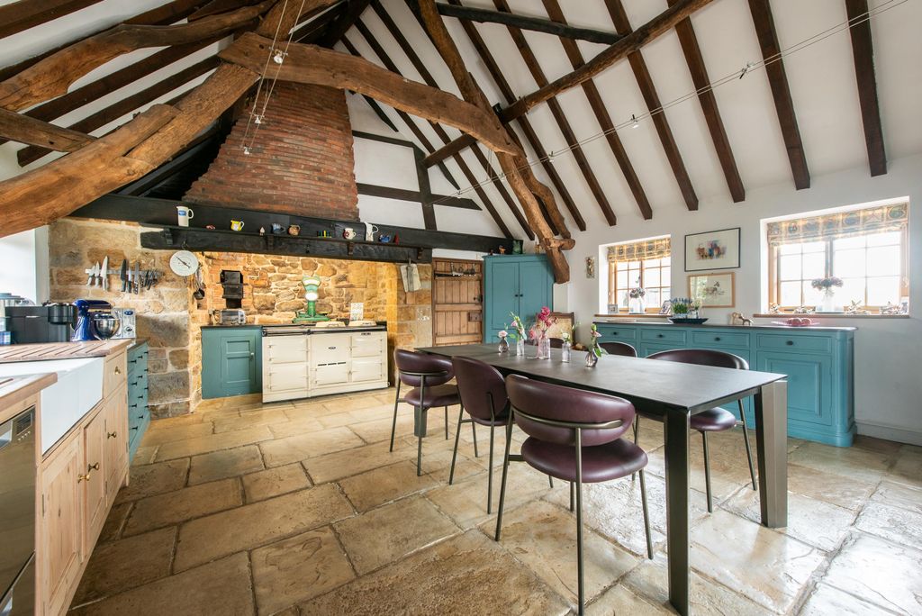 Property photo 2 of 33 Image