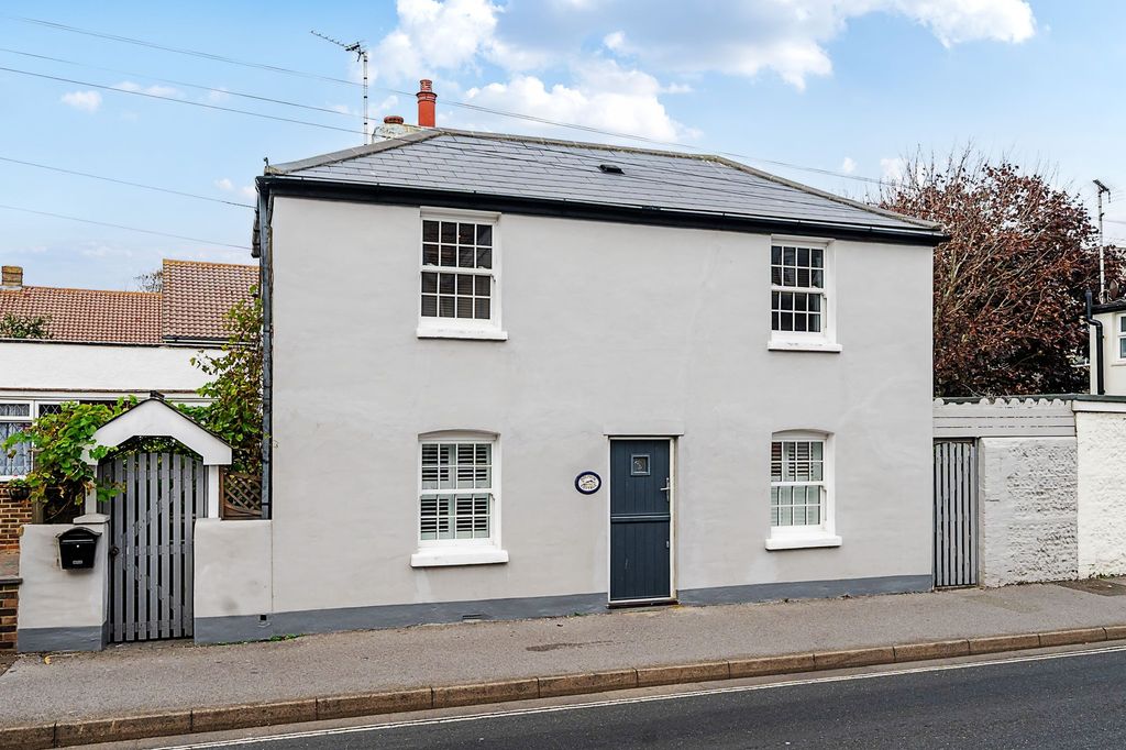 Property photo 1 of 11 Front