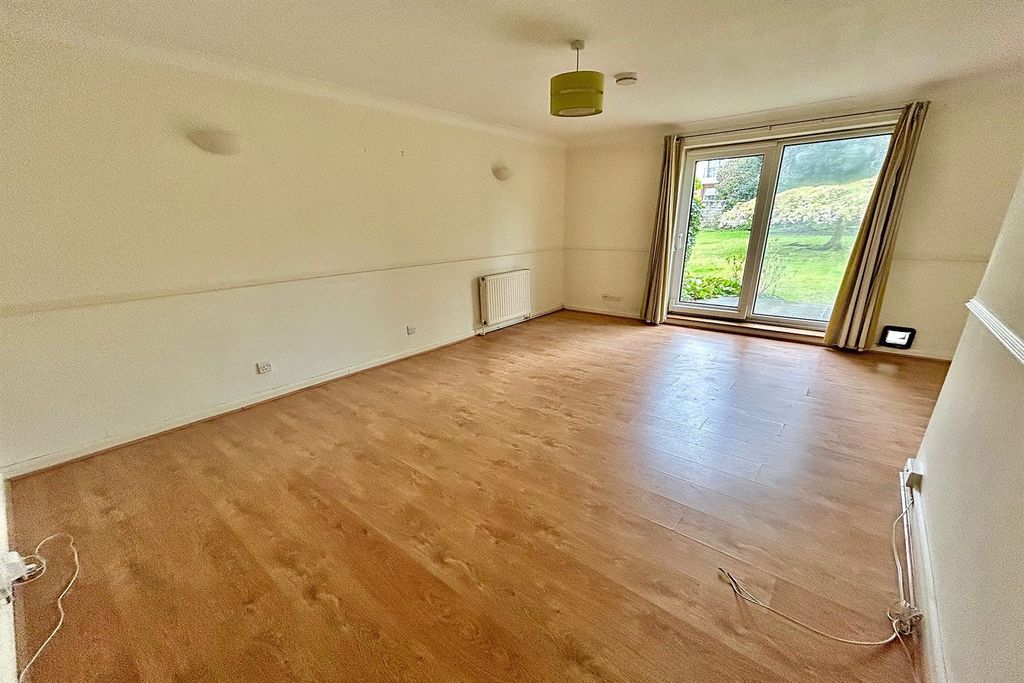 Property photo 2 of 18 Living Room