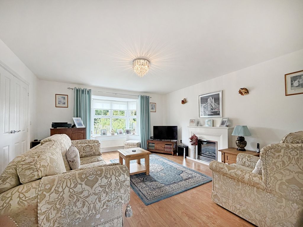 Property photo 2 of 33