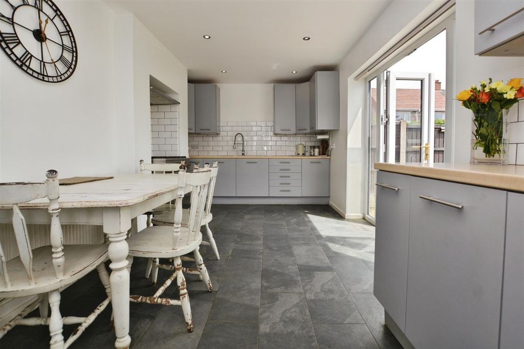 Property photo 3 of 24 Kitchen