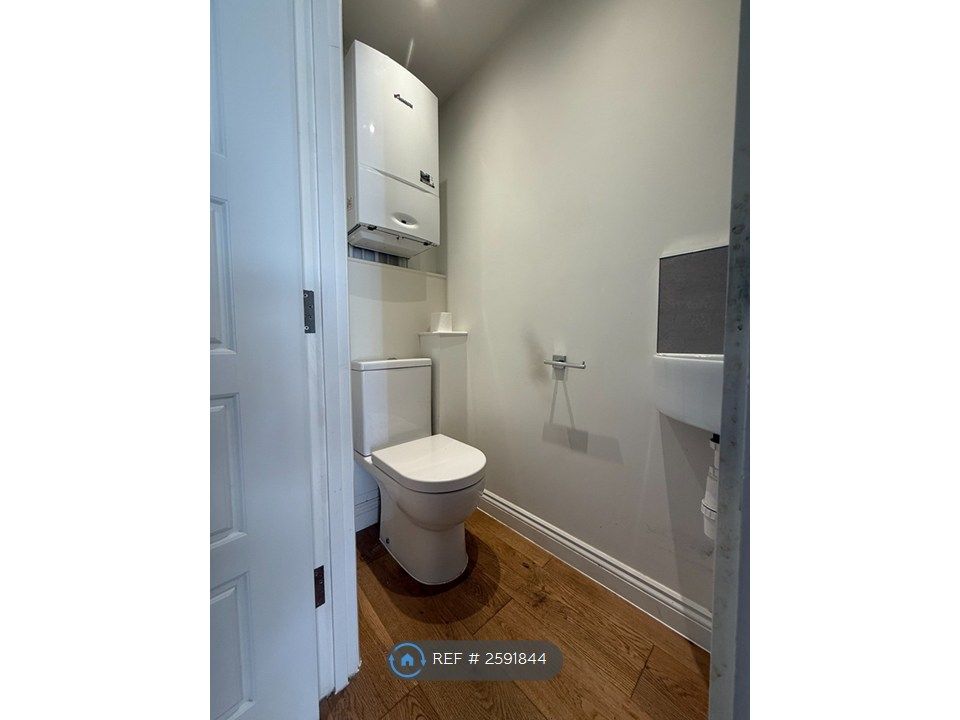 Property photo 3 of 18 Guest Toilet