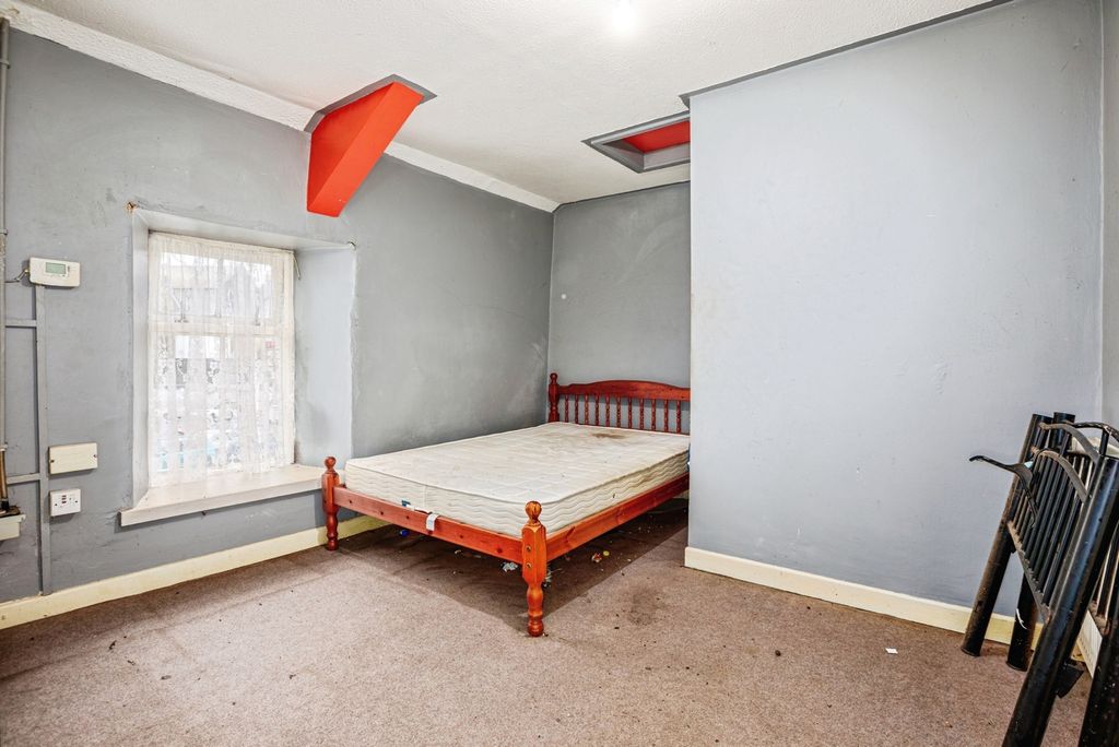 Property photo 2 of 18 Photo