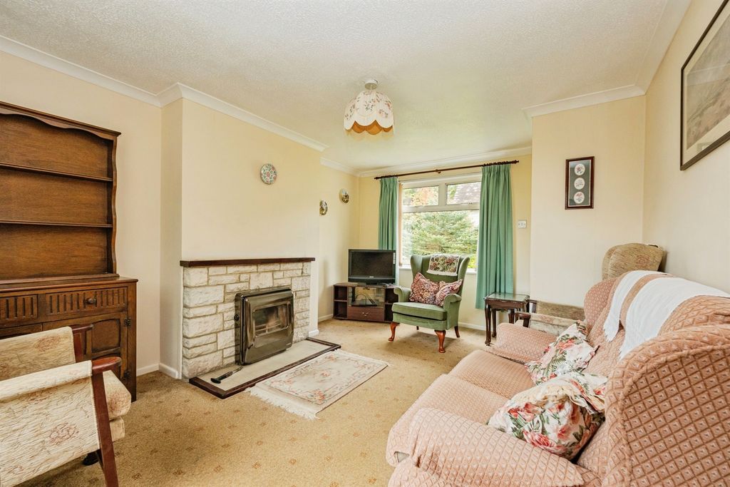 Property photo 2 of 28