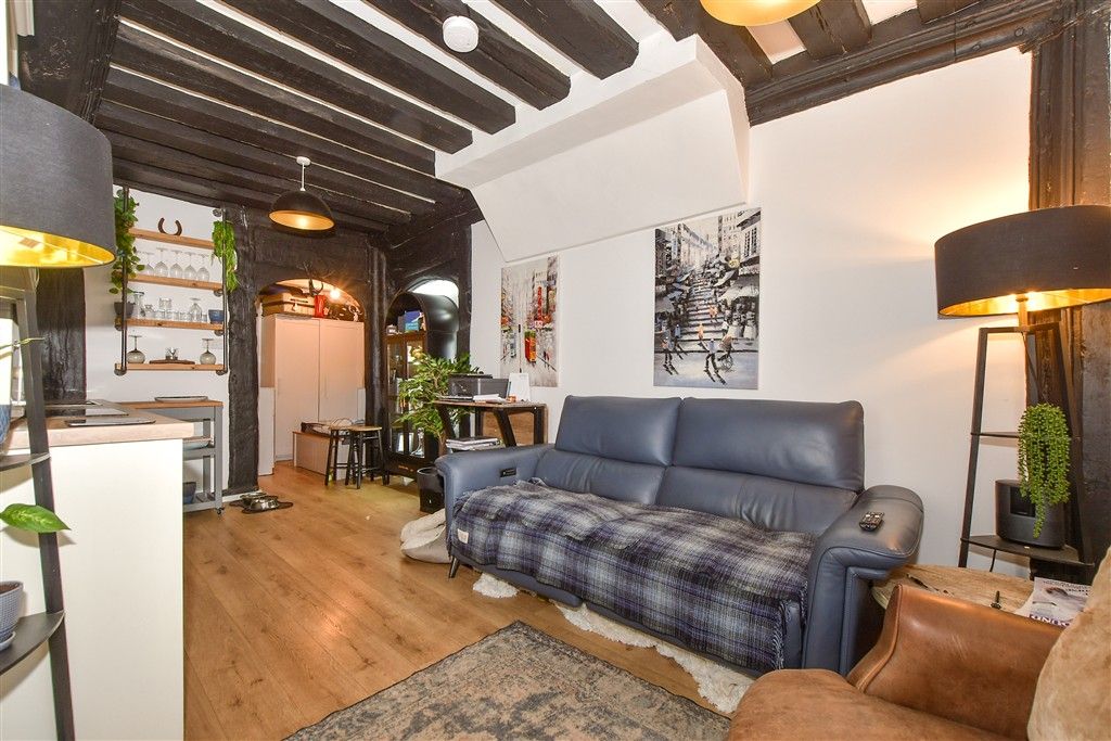 Property photo 3 of 7 Kitchen/Lounge