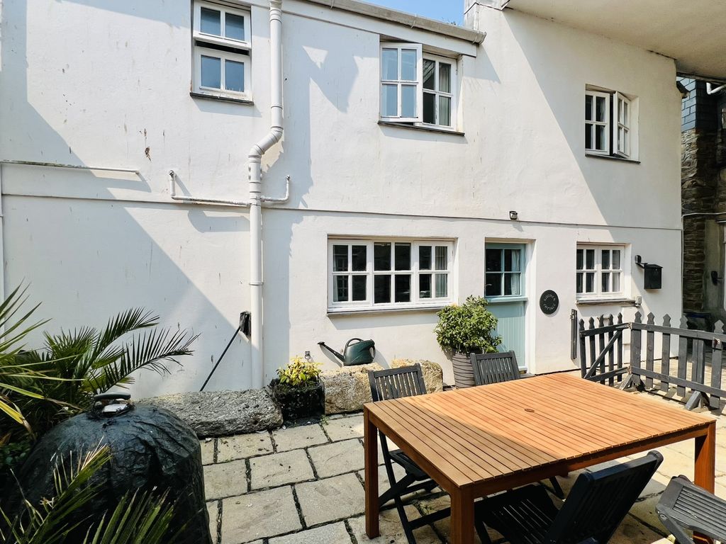 Property photo 1 of 9 2Â Bedroom Cottage For Sale