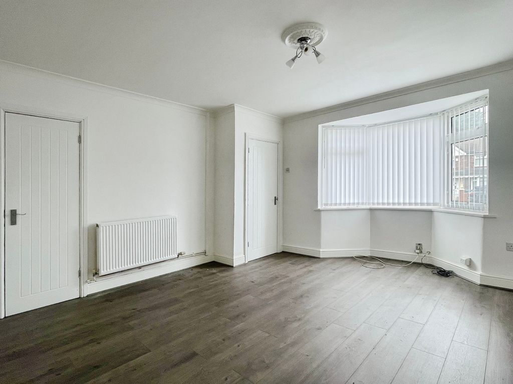 Property photo 2 of 12 9