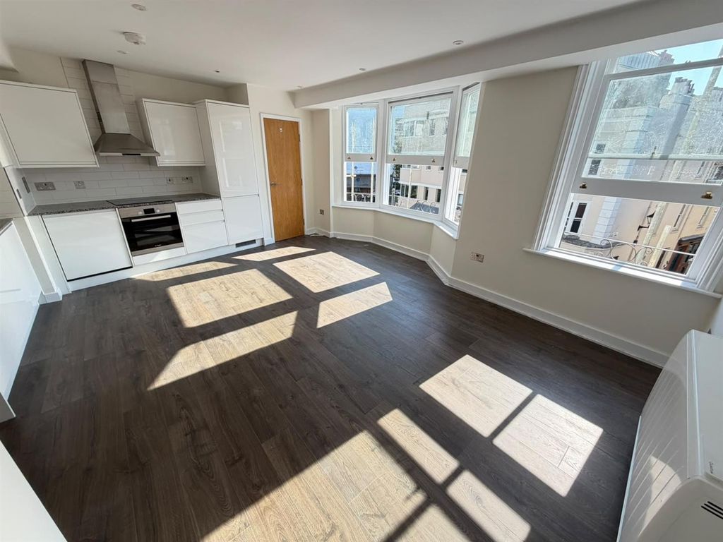 Property photo 1 of 6 Flat 1 Wharf Place Lounge.Jpg