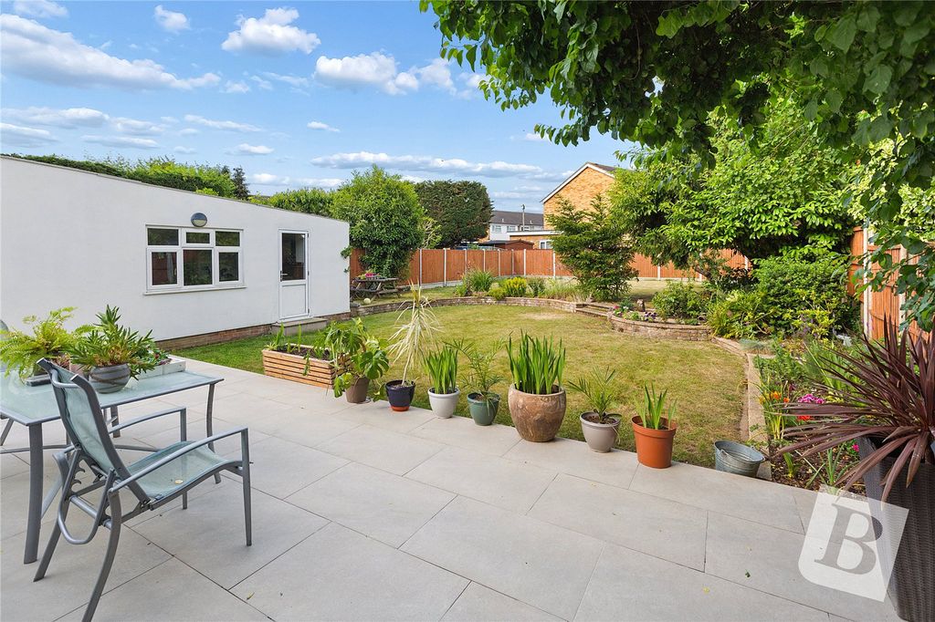 Property photo 2 of 14 Garden